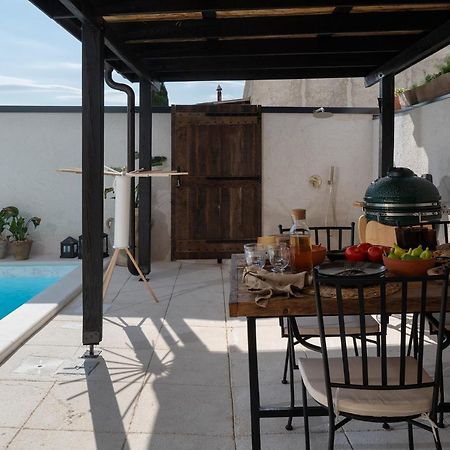 Blacksmith'S House - Rental House With Heated Pool Поседарье Екстериор снимка