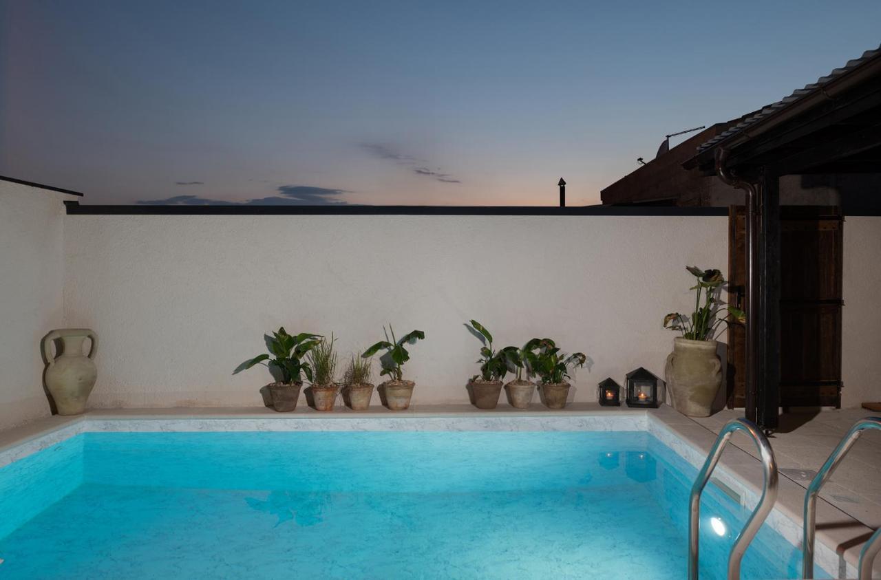 Blacksmith'S House - Rental House With Heated Pool Поседарье Екстериор снимка