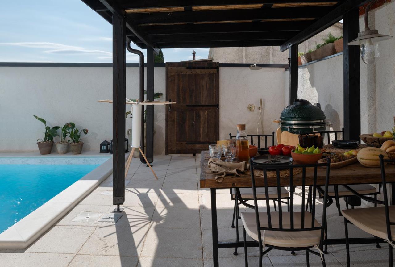 Blacksmith'S House - Rental House With Heated Pool Поседарье Екстериор снимка